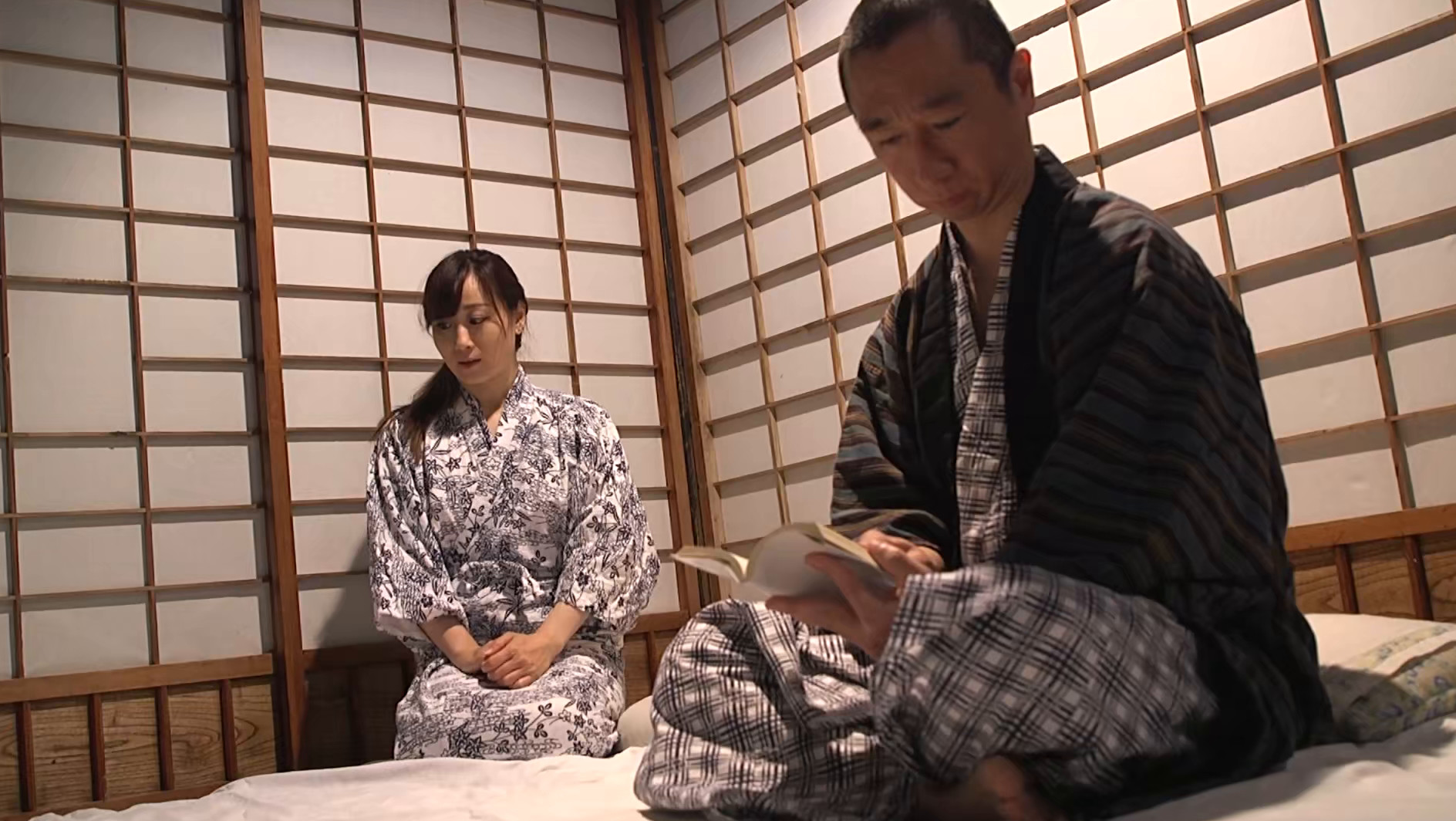 昭和 戦時中を生きた哀しき女 兵隊と義父の慰み者にされた人妻 川上ゆう 画像2