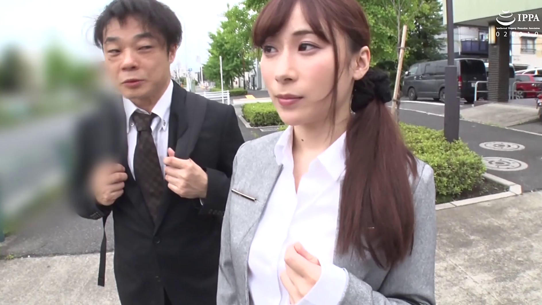 素人男女モニタリング実験でゲッツ!! 同じ職場の♀マジメ先輩OL×巨根部下♂がスマホの顔交換アプリで距離を縮めるつもりがカラダが入れ替わってしまった・・・。しかも、元に戻る方法がお互いのカラダのシンクロ率を上げるという条件になってしまったらどうなる? 画像1