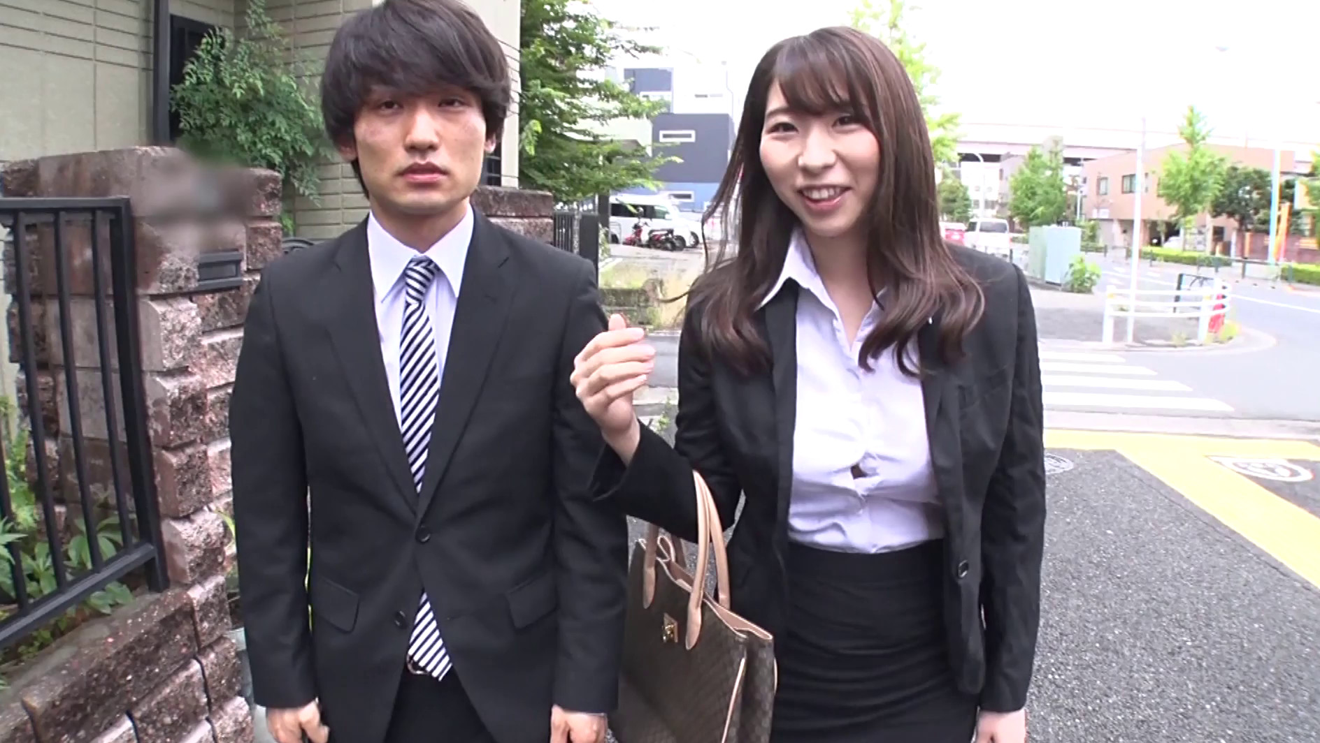 素人男女モニタリング実験でゲッツ!! 同じ職場の♀マジメ先輩OL×巨根部下♂がスマホの顔交換アプリで距離を縮めるつもりがカラダが入れ替わってしまった・・・。しかも、元に戻る方法がお互いのカラダのシンクロ率を上げるという条件になってしまったらどうなる? 画像12