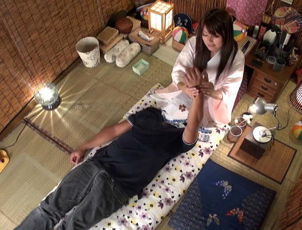 潜入!!人妻専門耳かき店15 画像2