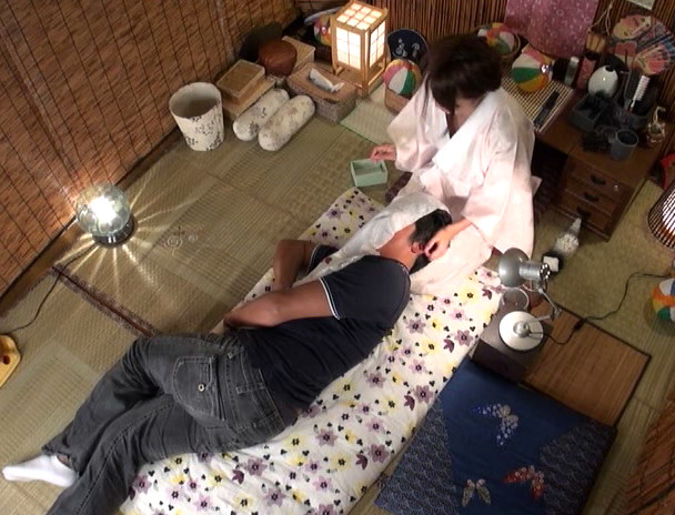 潜入!!人妻専門耳かき店15 画像4
