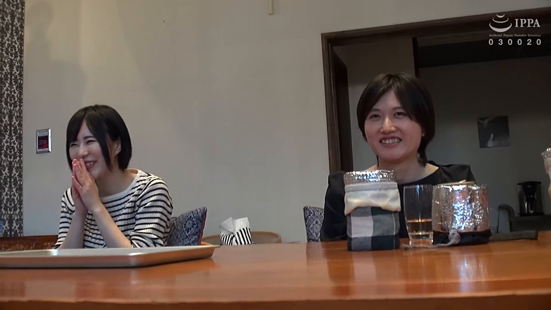 NTR人妻四人旅 夫ではない男に股を開いた人妻たちのその後―。 SIDE A 画像4