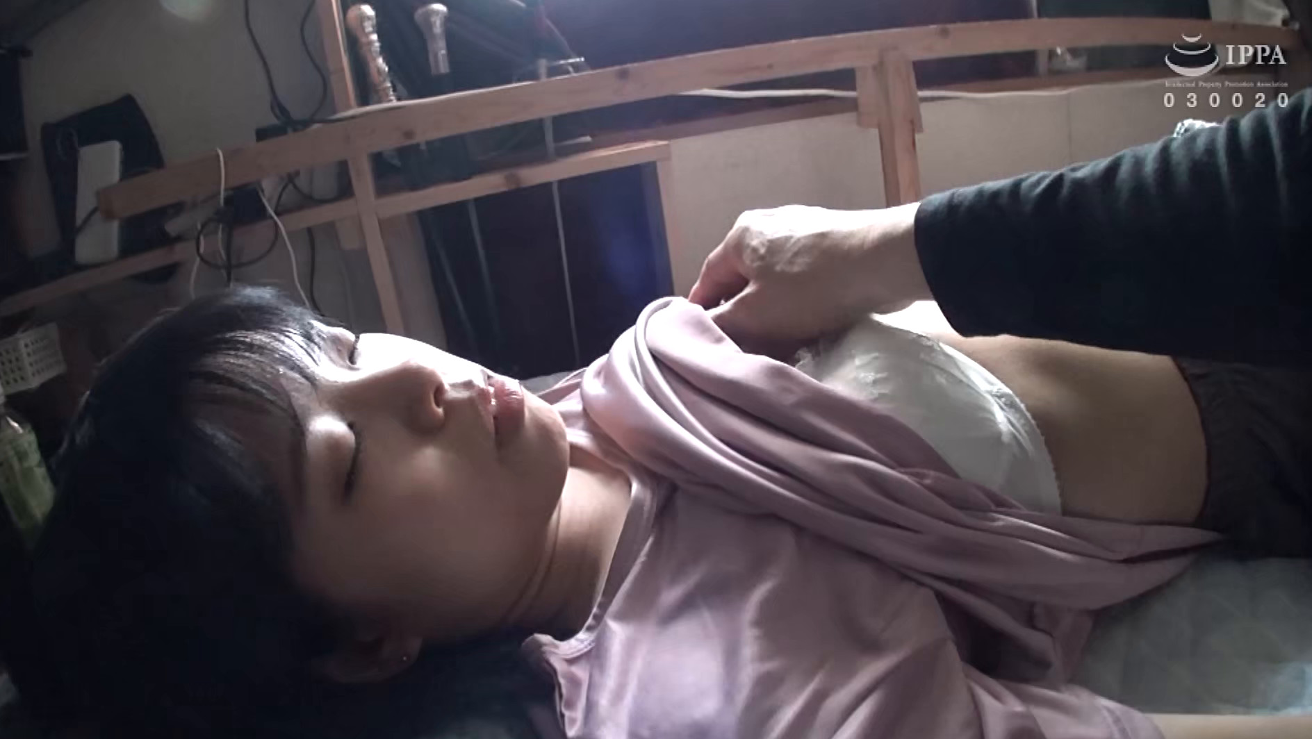 自分の部屋に泊まることになった妻の女友達 「人妻綾音さん(仮名)三十歳」に当然のように手を出してしまうワタシ 17 画像20