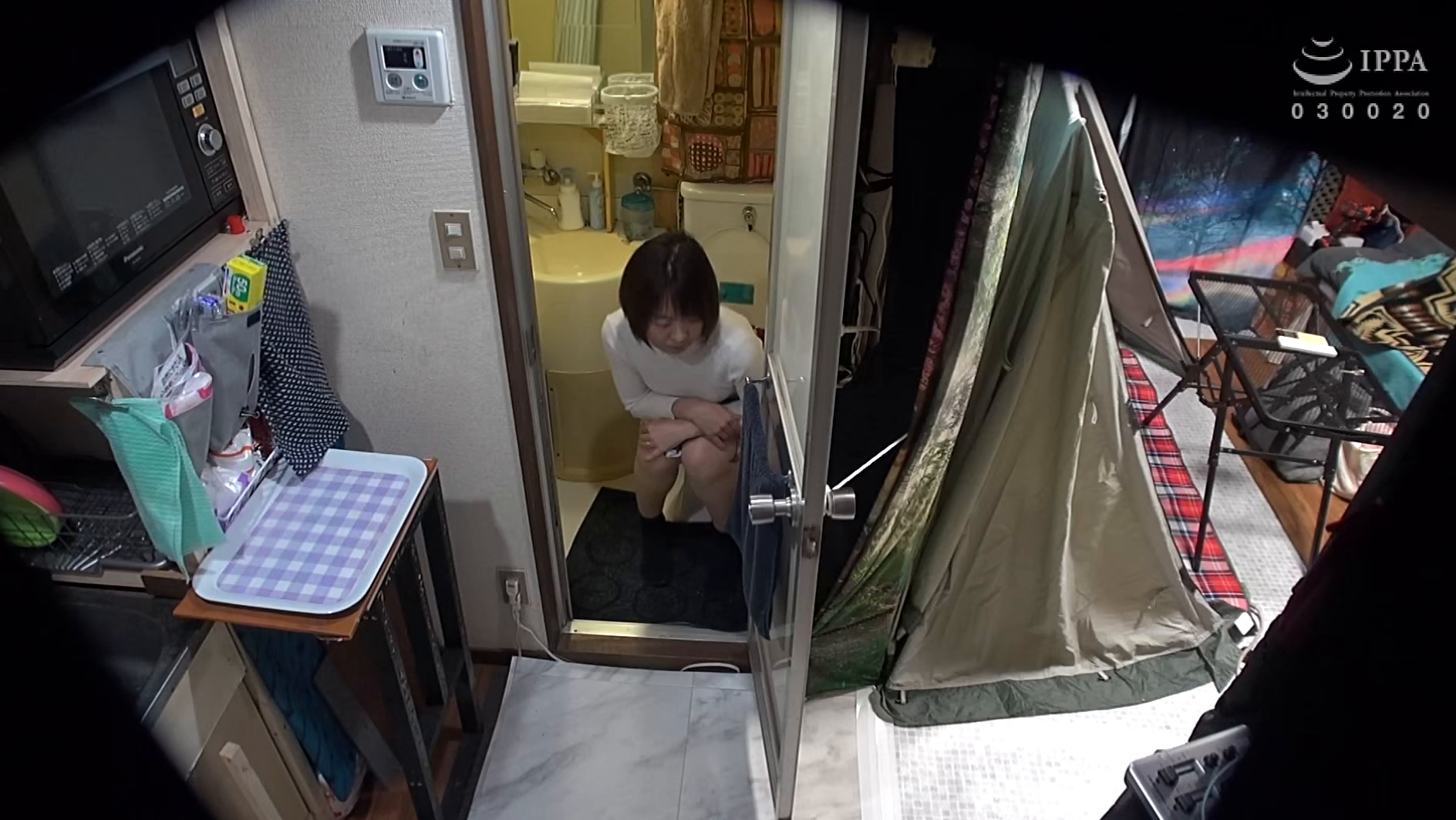 自分の部屋に泊まることになった妻の女友達 「人妻珠美さん(仮名)三十八歳」に当然のように手を出してしまうワタシ 21 画像1