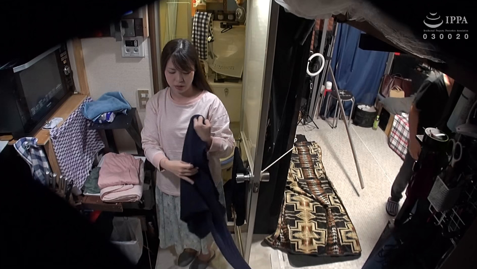自分の部屋に泊まることになった妻の女友達 「人妻慶子さん(仮名)三十三歳」に当然のように手を出してしまうワタシ (29) 画像1