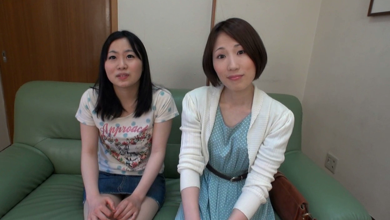 街で見つけた仲良し母娘がエッチなゲームに挑戦!!2 欲求不満な母親の淫らな姿と思春期の娘の裸体に思わずフル勃起!!なんと・・・禁断の親子丼がタップリ撮れました!!! 画像10
