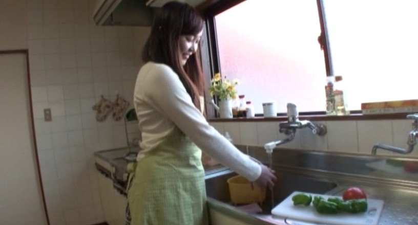 旦那や子供から開放された昼下がりには、真面目な専業主婦が肉食系になるらしい!!夫とのセックスレス不満を埋める為、我を忘れて他人の肉棒チ●ポを求め喘ぐ!! 2 画像2