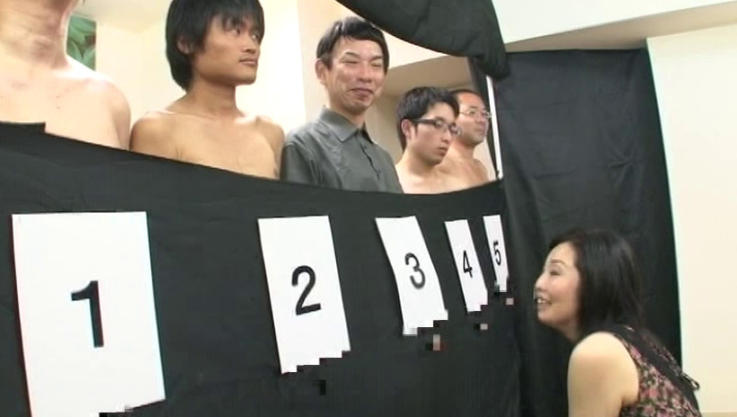 仲良し夫婦の奥さんなら愛する旦那さんのチ●ポ当ててみろ!! 画像4