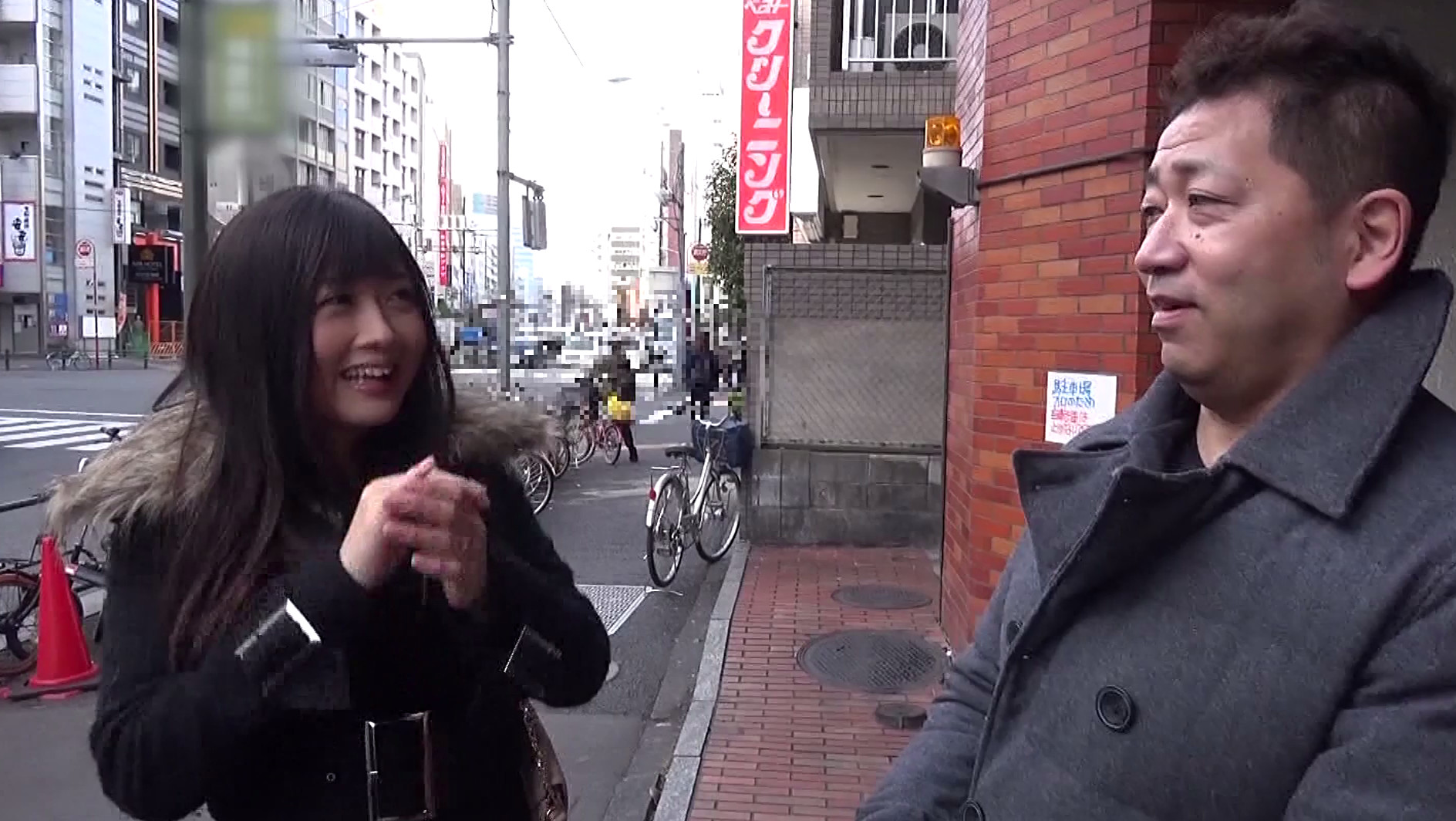 ヤりたい目的で街中の若くて綺麗な人妻を狙い手当たり次第声をかけまくりGETした18人。いざ脱がしてみると着やせするのかみんな巨乳じゃん!巨乳好きの俺はチ○コ痛いくらい立ちまくりよ!なので赤玉出るまで精液注いでやりました!!3 画像1