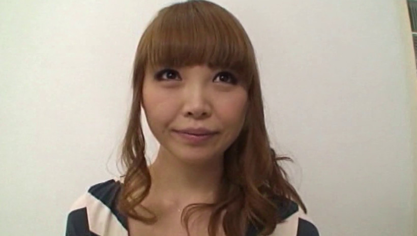 「夫には絶対言えない･･･」旦那は仕事中の真っ昼間からさっき出会ったばかりの男の勃起チ○ポを見せられても内心嫌じゃなかったなんて･･･ 画像1