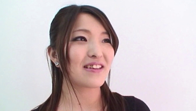 「夫には絶対言えない･･･」旦那は仕事中の真っ昼間からさっき出会ったばかりの男の勃起チ○ポを見せられても内心嫌じゃなかったなんて･･･ 画像4
