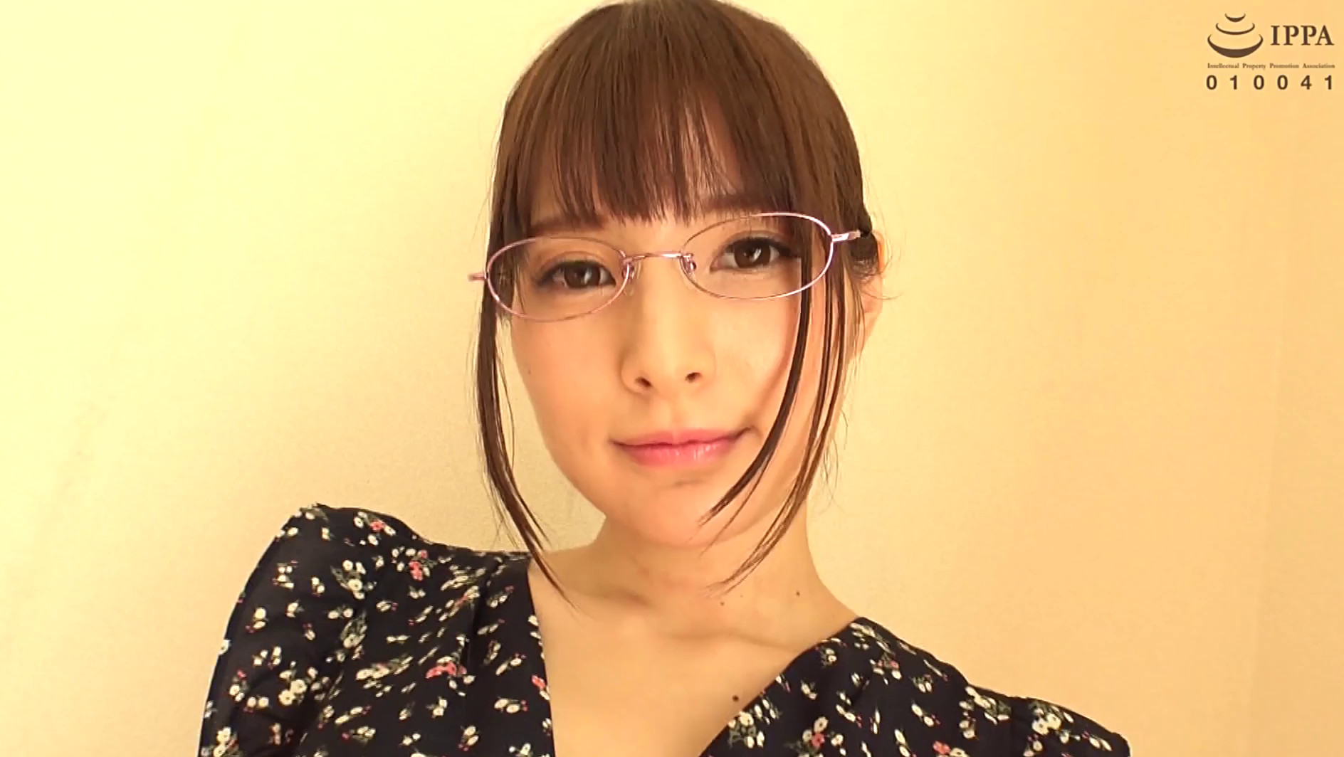 地味な姉は隠れドスケベ変態女 坂咲みほ 画像1