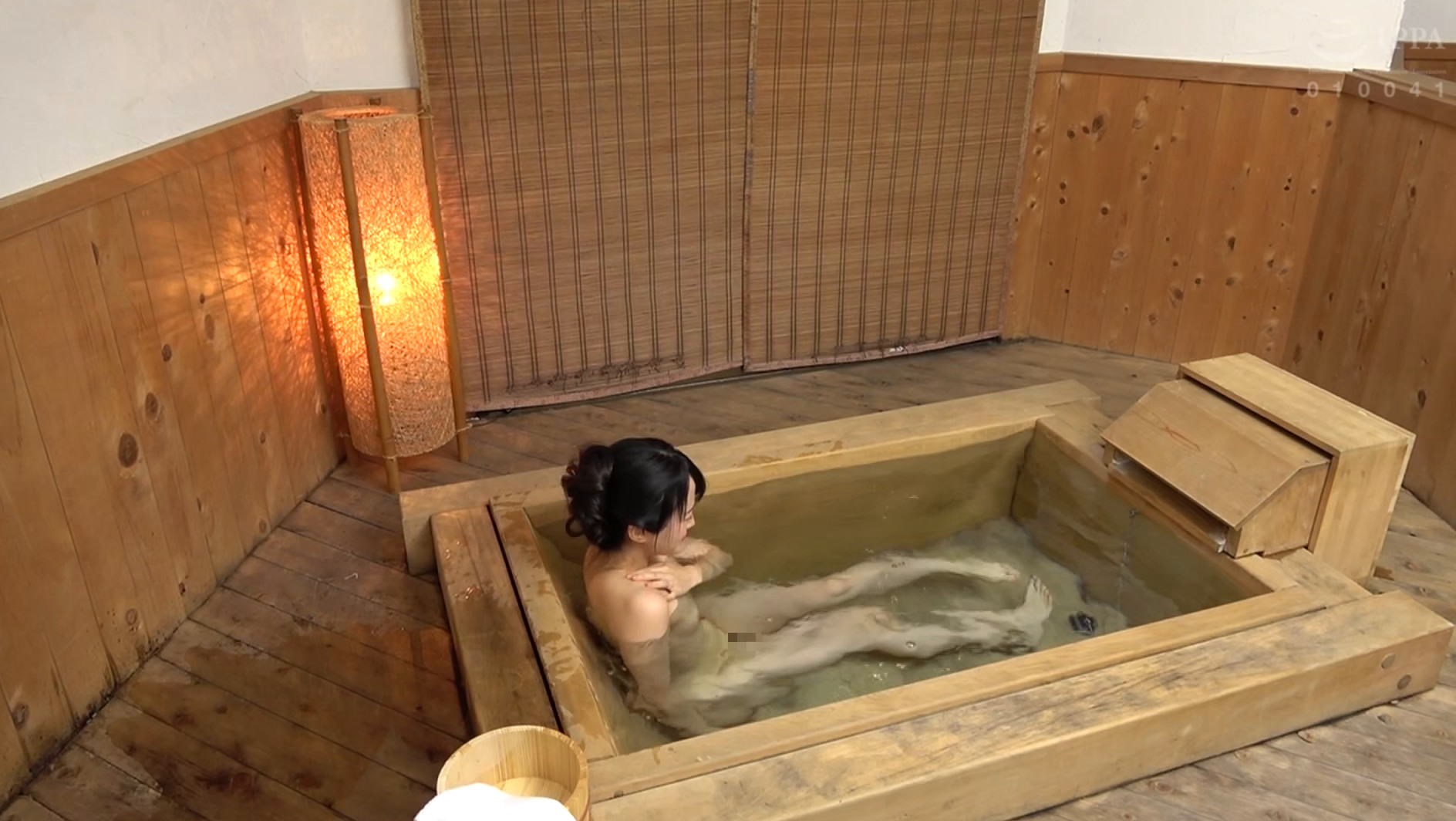 温泉宿で人妻が堕ちる！悪徳オイルマッサージ師 盗撮映像
