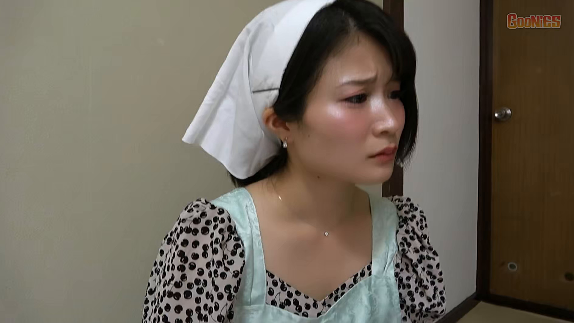 妻に先立たれたさみしい男が自慰行為の最中に家政婦さんと鉢合わせ!止めてはみたものの性欲が抑えられず優しさに付け込んで手っ取り早く目の前の家政婦を騙し○○中出し 画像17
