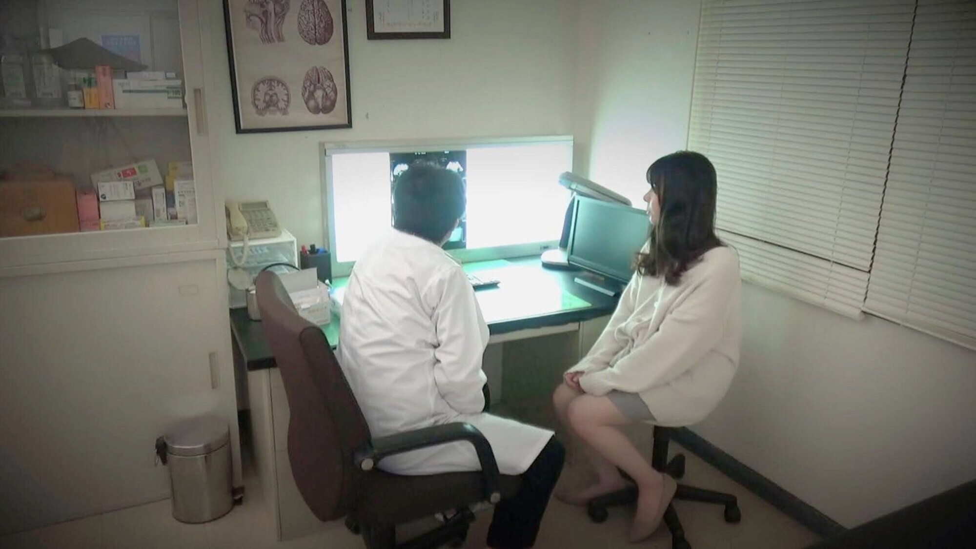 【産婦人科検診】医師の生中療法!女性ホルモンバランスの乱れには精子を注入するのが一番効果的ですから、 画像8