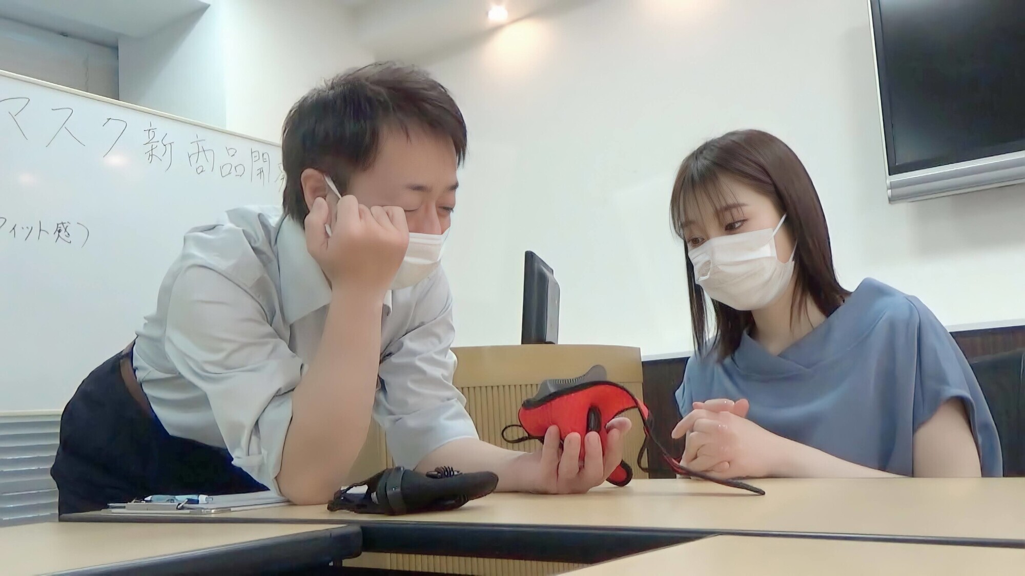【ハメ撮り流出】パイパン娘!剛毛美女!の玉手箱。陰部を執拗に弄り舐めまわしいやらしくねちゃねちゃとピストンを繰り返し中出しまで行う男。 画像12