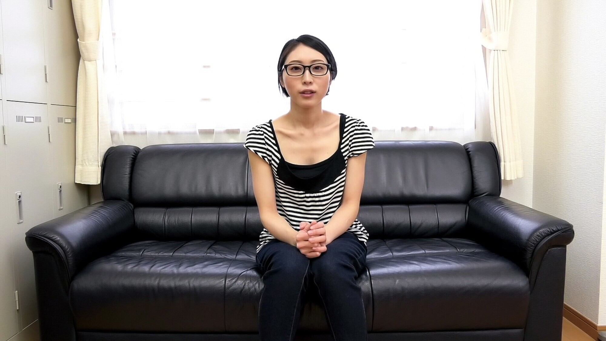 真面目そうな見た目で、どエロ願望を引っ提げてAV出演したスレンダー人妻 画像9