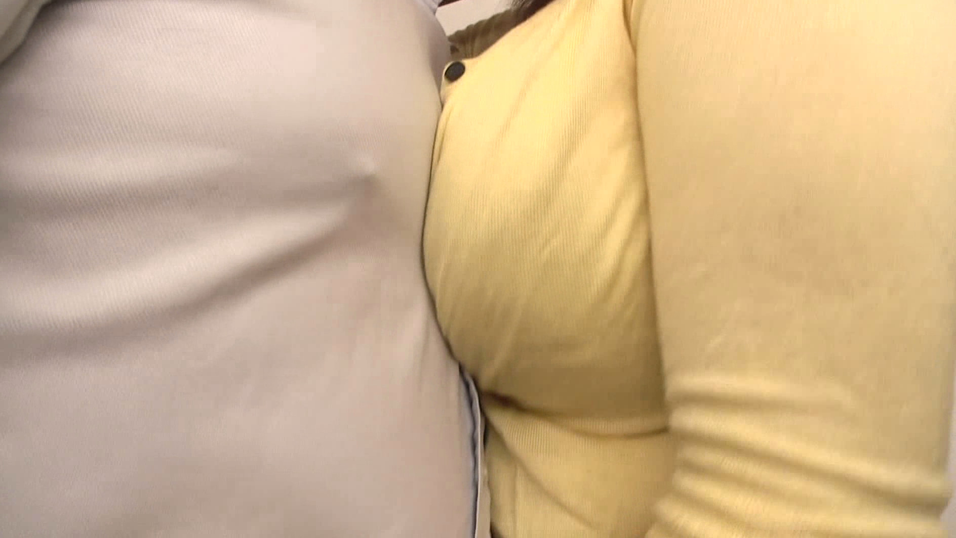 実家に結婚報告に帰って久しぶりに両親と川の字で寝ていたら、布団に潜り込んできて親が起きるくらい腰を振りまくった僕の婚約者 杏美月 画像2
