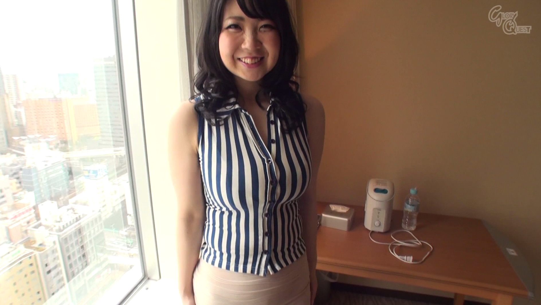 そのデカ過ぎる胸ゆえ不謹慎な着衣爆乳のお姉さん 95cmIカップ 画像11
