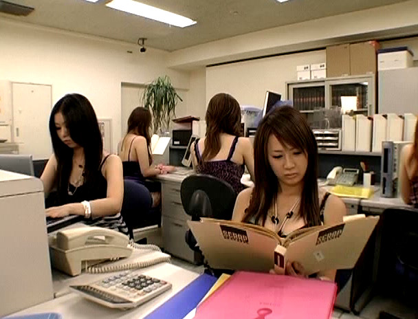 巨乳ギャルだらけの家庭教師センター 画像1