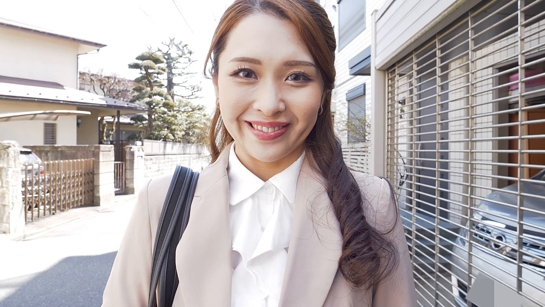 誘惑Sweet Room 部下に手を出す女上司 ゆずき 人妻32歳保険外交員 画像1