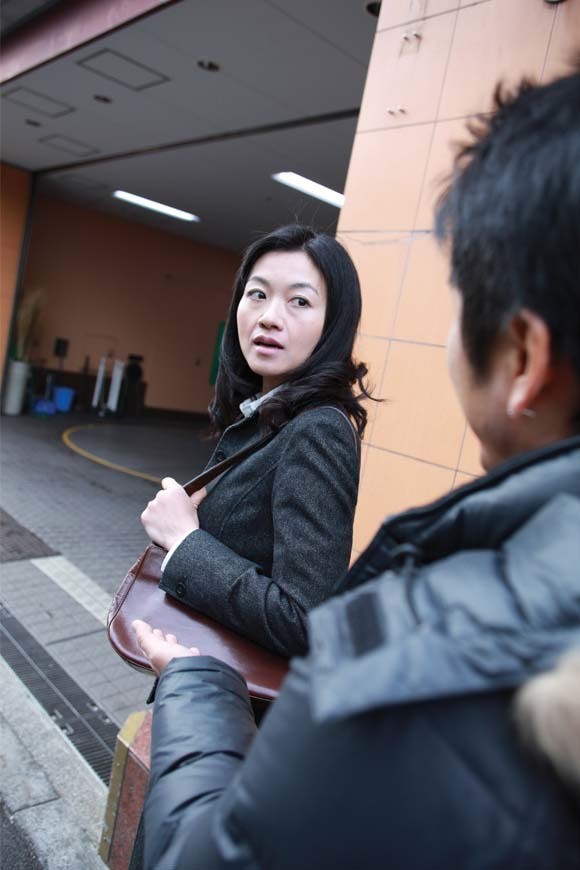 素人おばさんナンパ 3「私みたいなおばさんとしたいの?」イケメン男に口説かれ恥じらいセックスしてしまう熟女たち 15人!4時間! 画像9