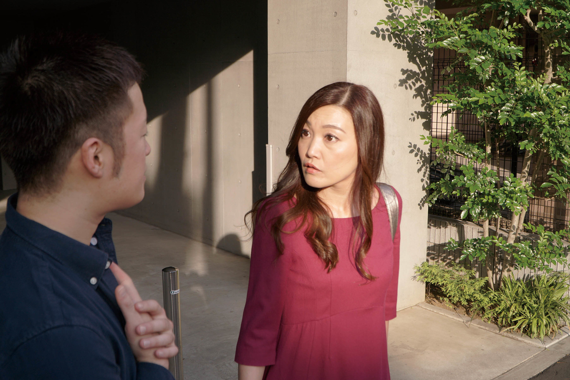 自分より年下のイケメン男にナンパされたおばさんは強引な誘いに「少しだけなら付き合ってあげる」なんていいながらも内心嬉しく少しどころかキスをされたら欲望スイッチが入ってしまい・・・ 画像7