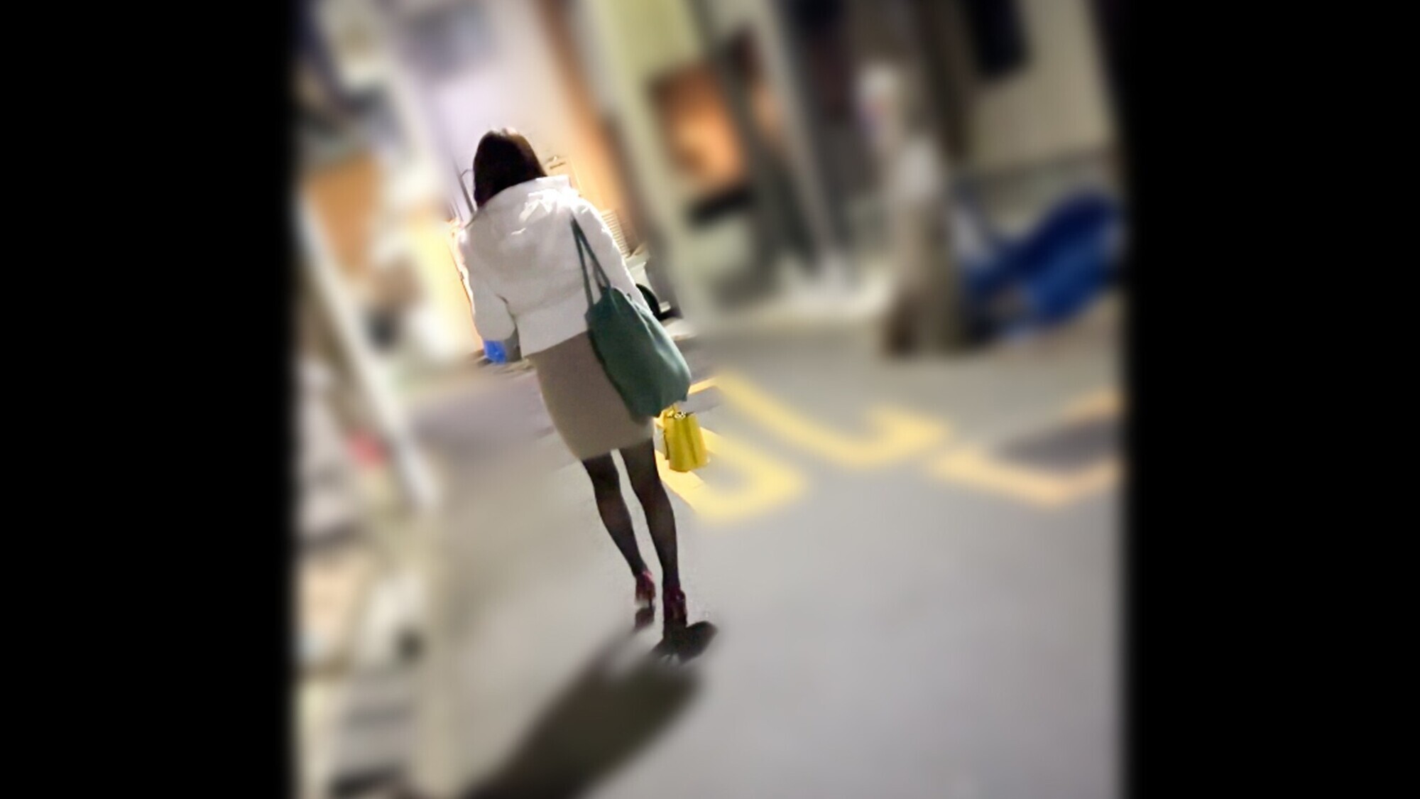 S区爆乳美ボディお姉さん 画像1