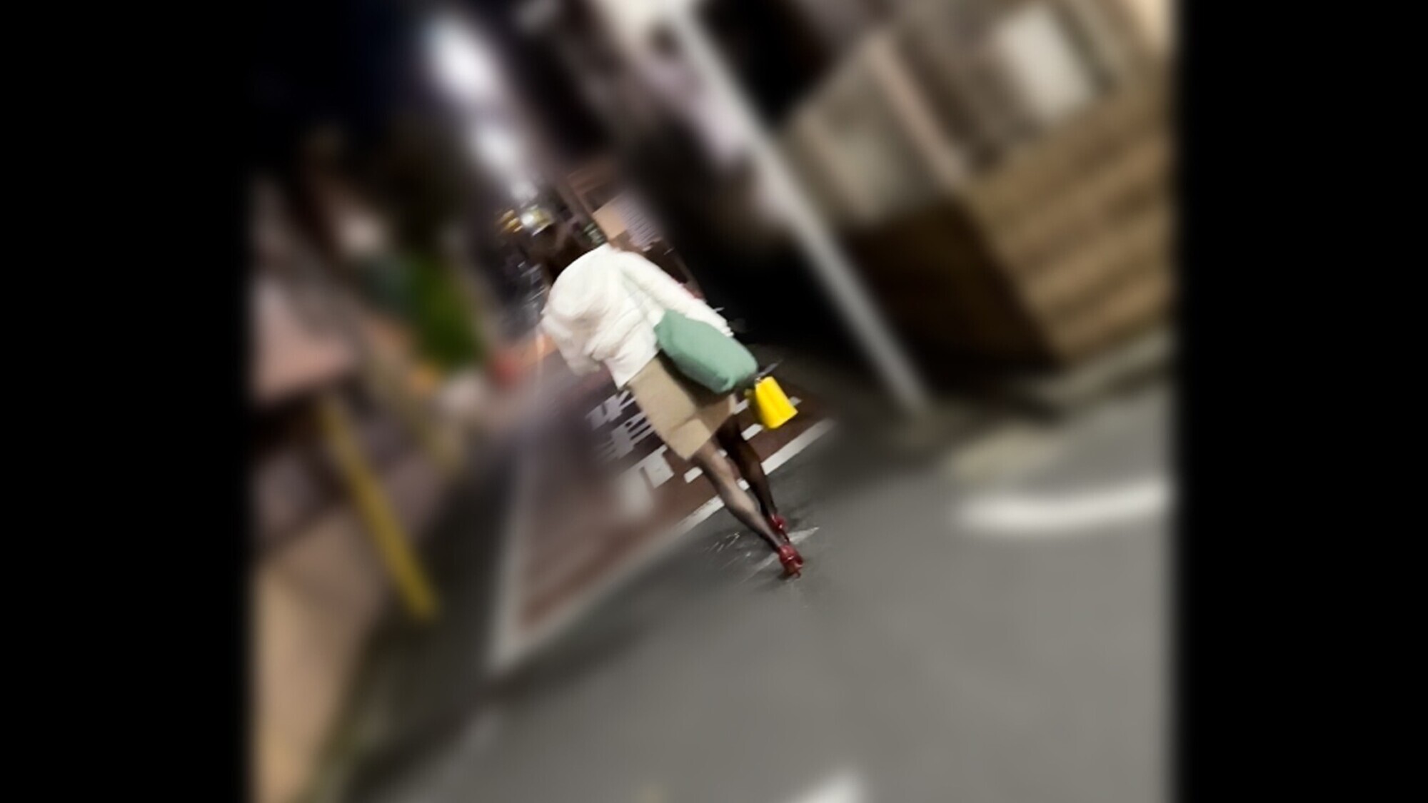 S区爆乳美ボディお姉さん 画像2