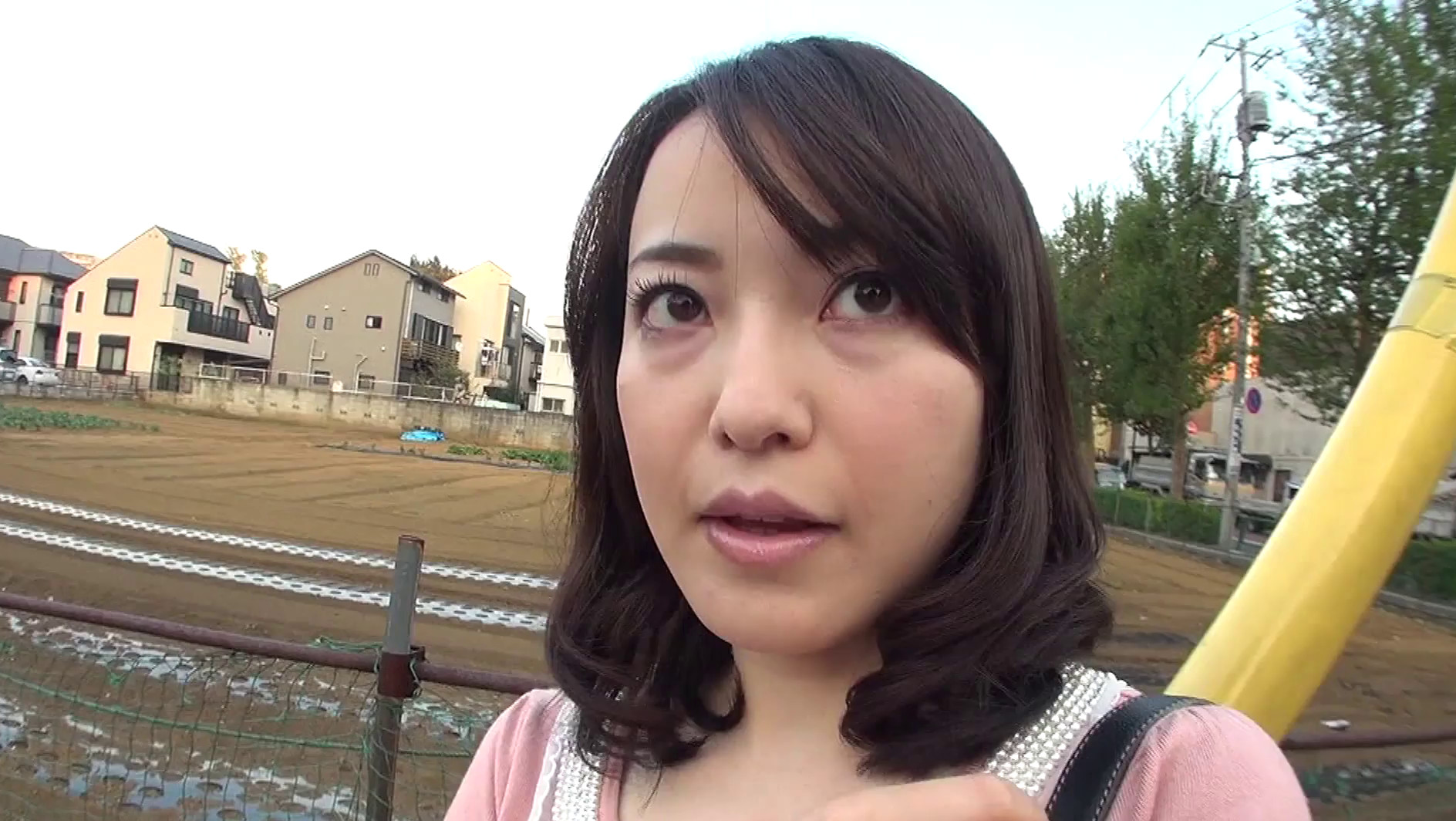 ノーパンで受講!その場でこっそりSEX妻 かなでさん38歳 画像1