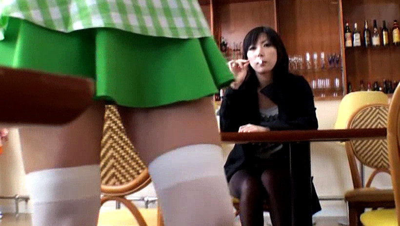 女子店員のミニスカパンチラで勃起しちゃった僕、みんなに内緒でチ○ポ食べられちゃった! 画像6