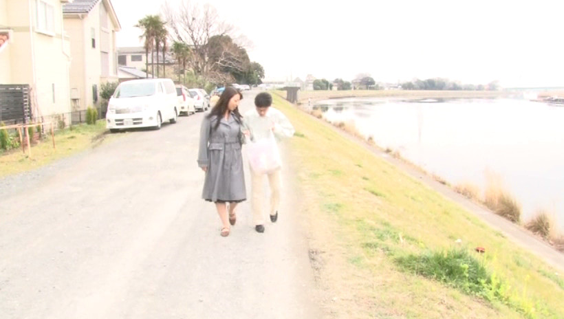 人妻のえげつない接吻と下品なSEX やればやるほどいい気持ち 涼子34歳 画像1