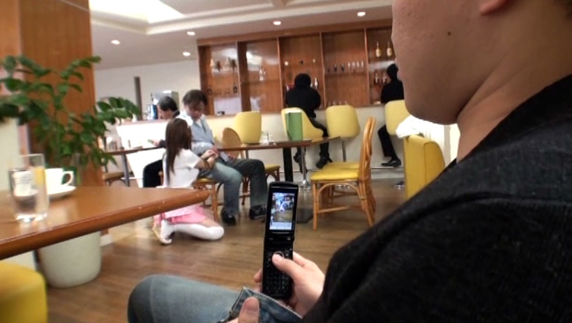 テーブルの下はノーパン Part1女子店員に勃起チ○ポを見せつけた Part2出逢いを待つ寂しい女性客と目が合った 画像6