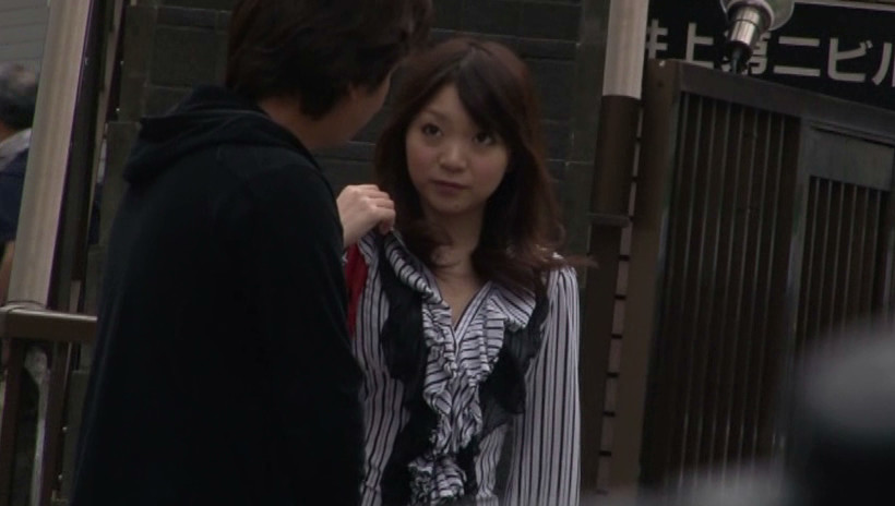 アンケート調査だと街頭で声掛けた素人娘にいきなり個室でエロビデオ見せたら、ソワソワしながら股間をムズムズ動かすので間違いなくヤレる。 画像1