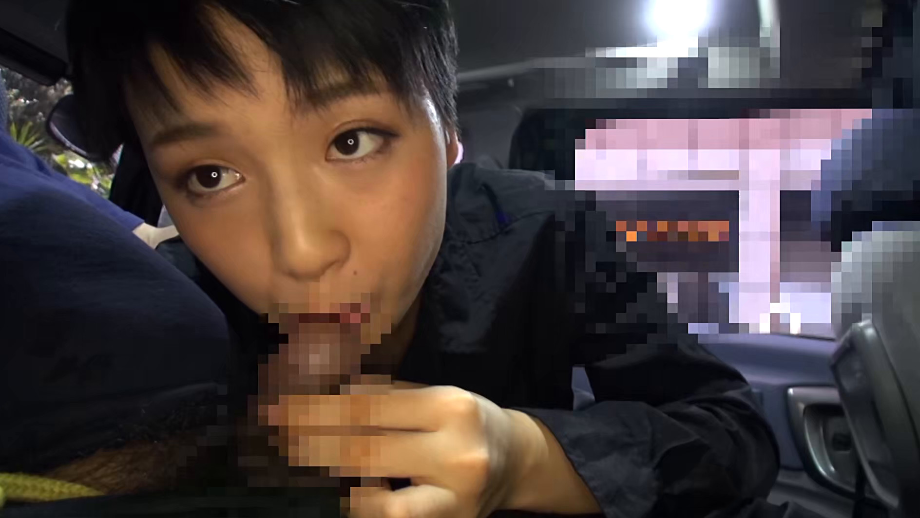 ベリーショートが可愛すぎるカフェ店員愛ちゃんの職場にアポなし突撃!からの車内フェラ 画像4