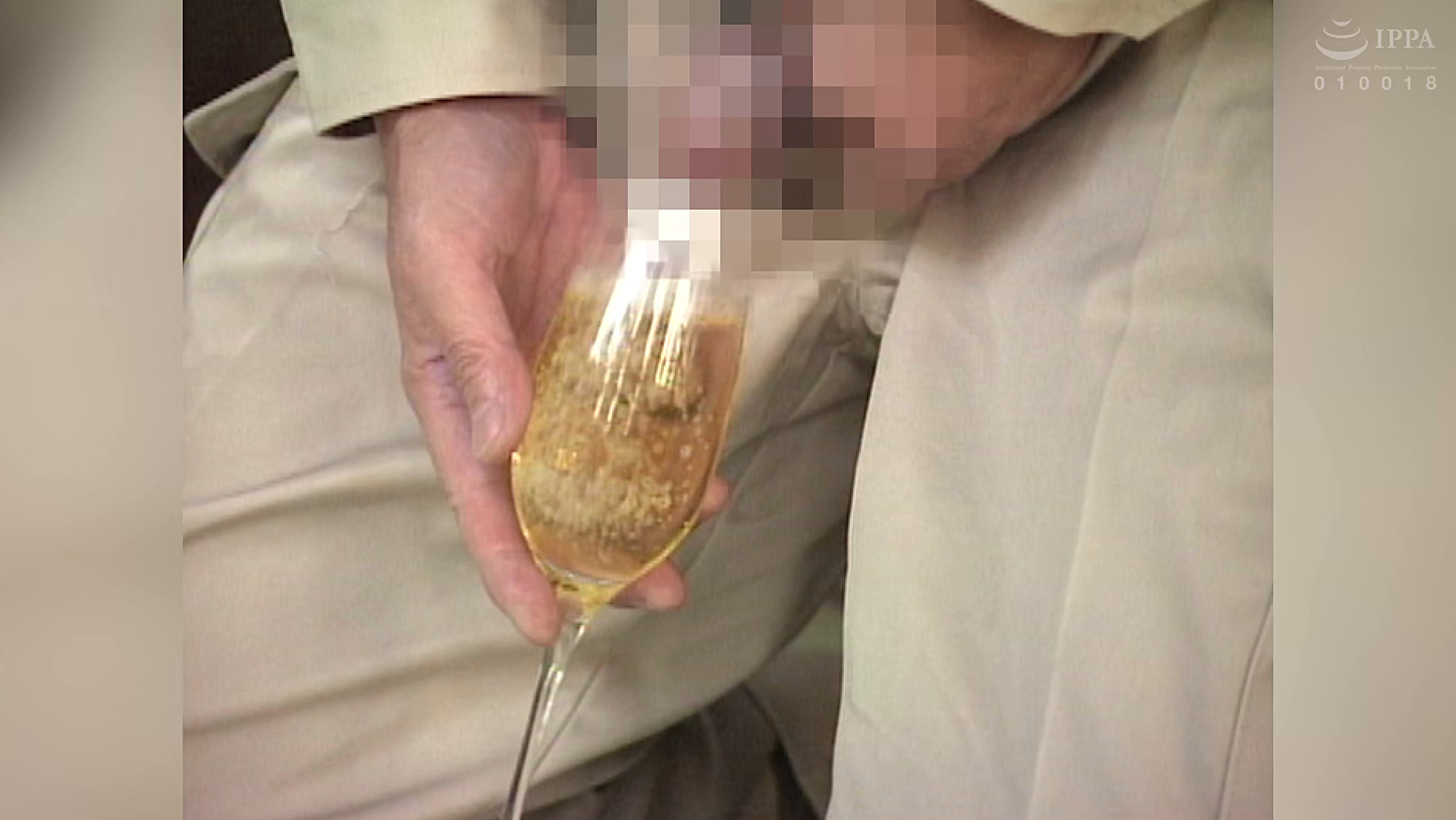 過激(秘)動画 あなたの知らない昭和の超トンデモAV こんなアダルトビデオがあったのか・・・素人飲尿ドキュメント編 画像13