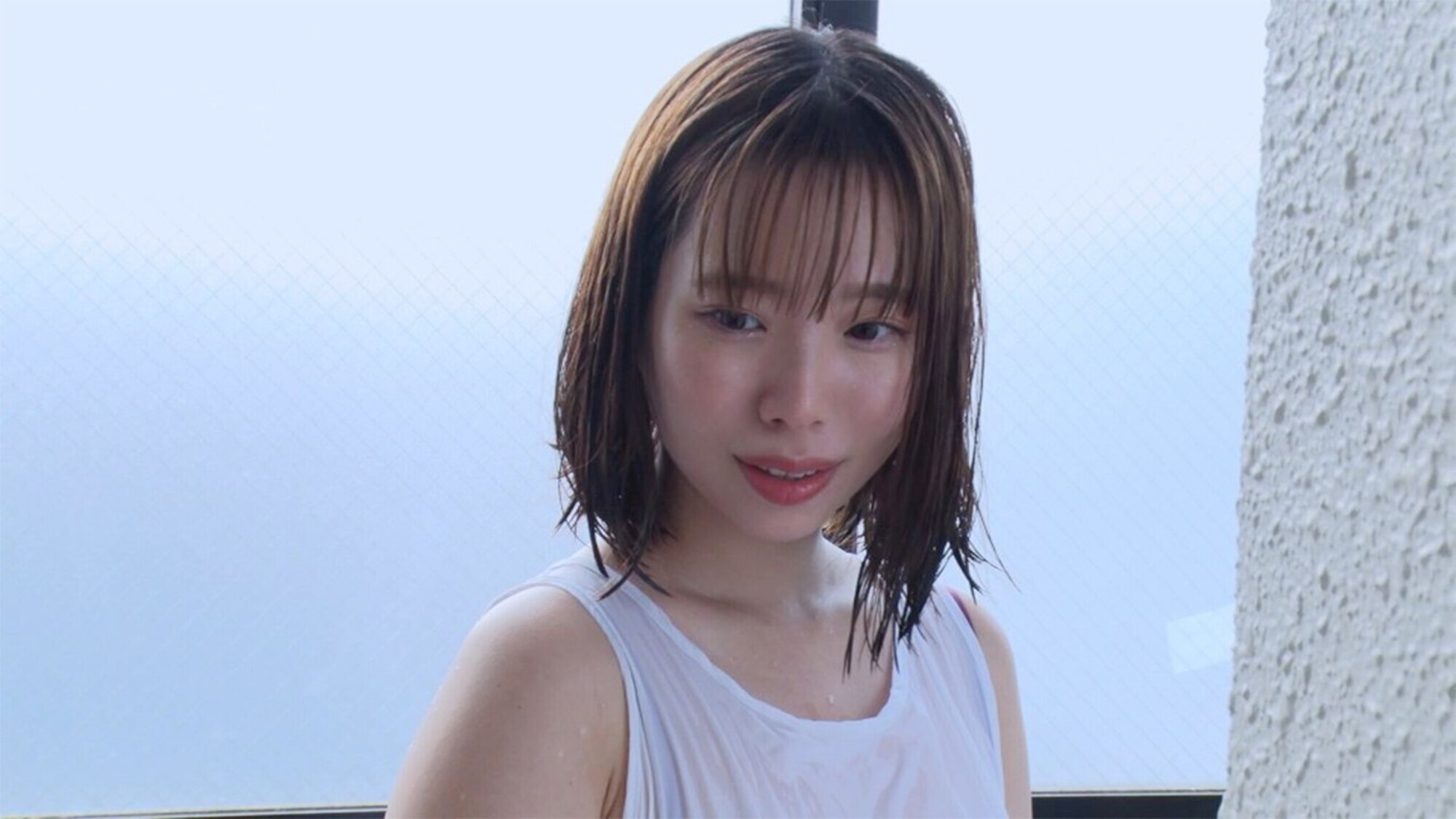 突然の大雨でズブ濡れになった濡れ髪と透け下着で無自覚にデカ〇ン男子を誘惑した麗しの発情妻 画像9