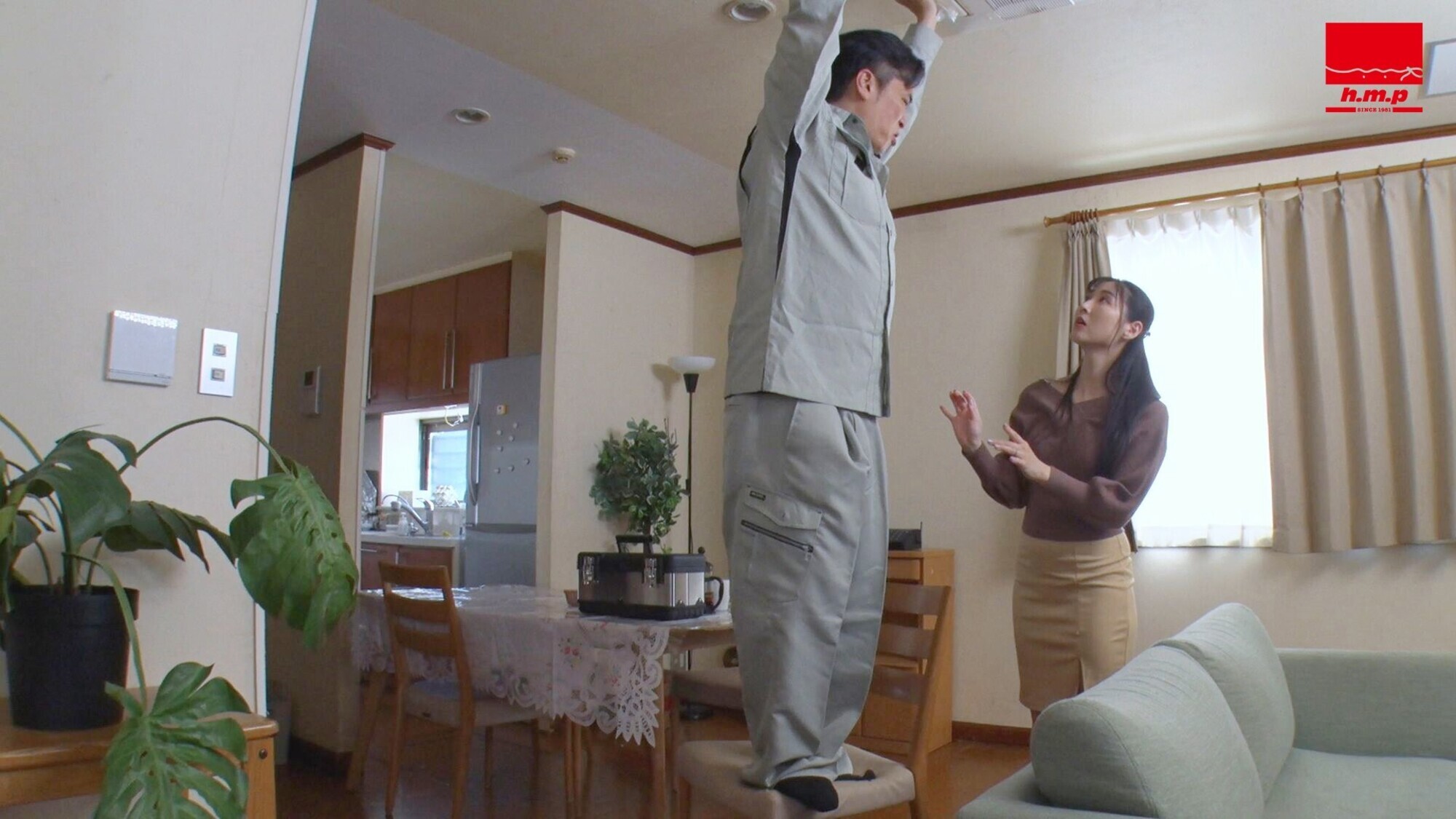 さりげなく上品で魅惑的な人妻の母性と性欲 藤咲紫 画像5