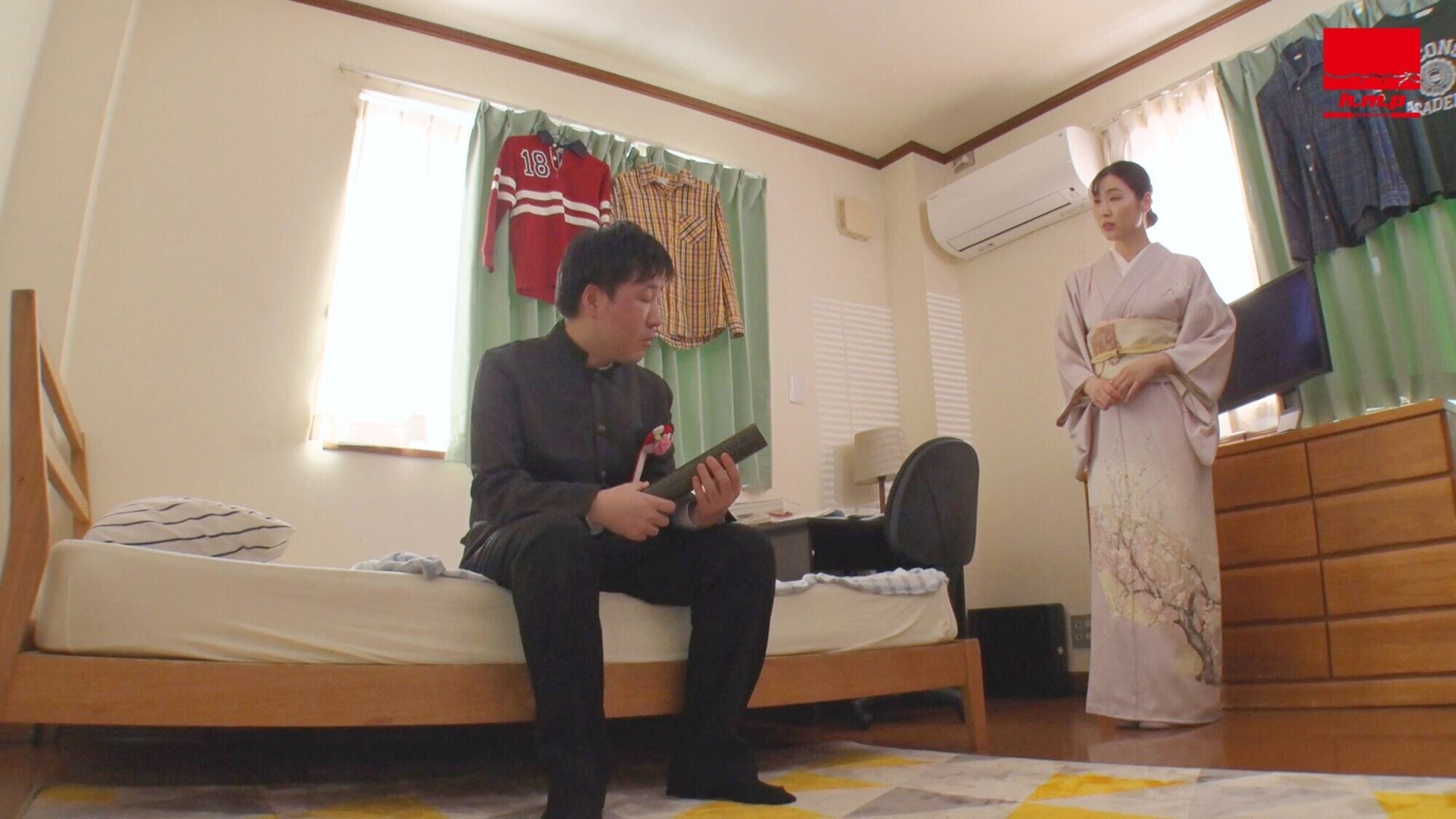 さりげなく上品で魅惑的な人妻の母性と性欲 藤咲紫 画像10