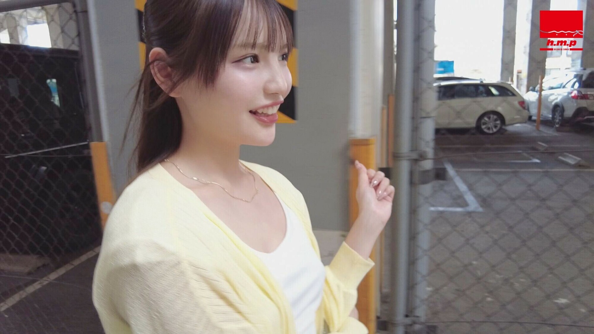 勃起乳首でノーブラ露出デート 佐藤愛瑠 画像3