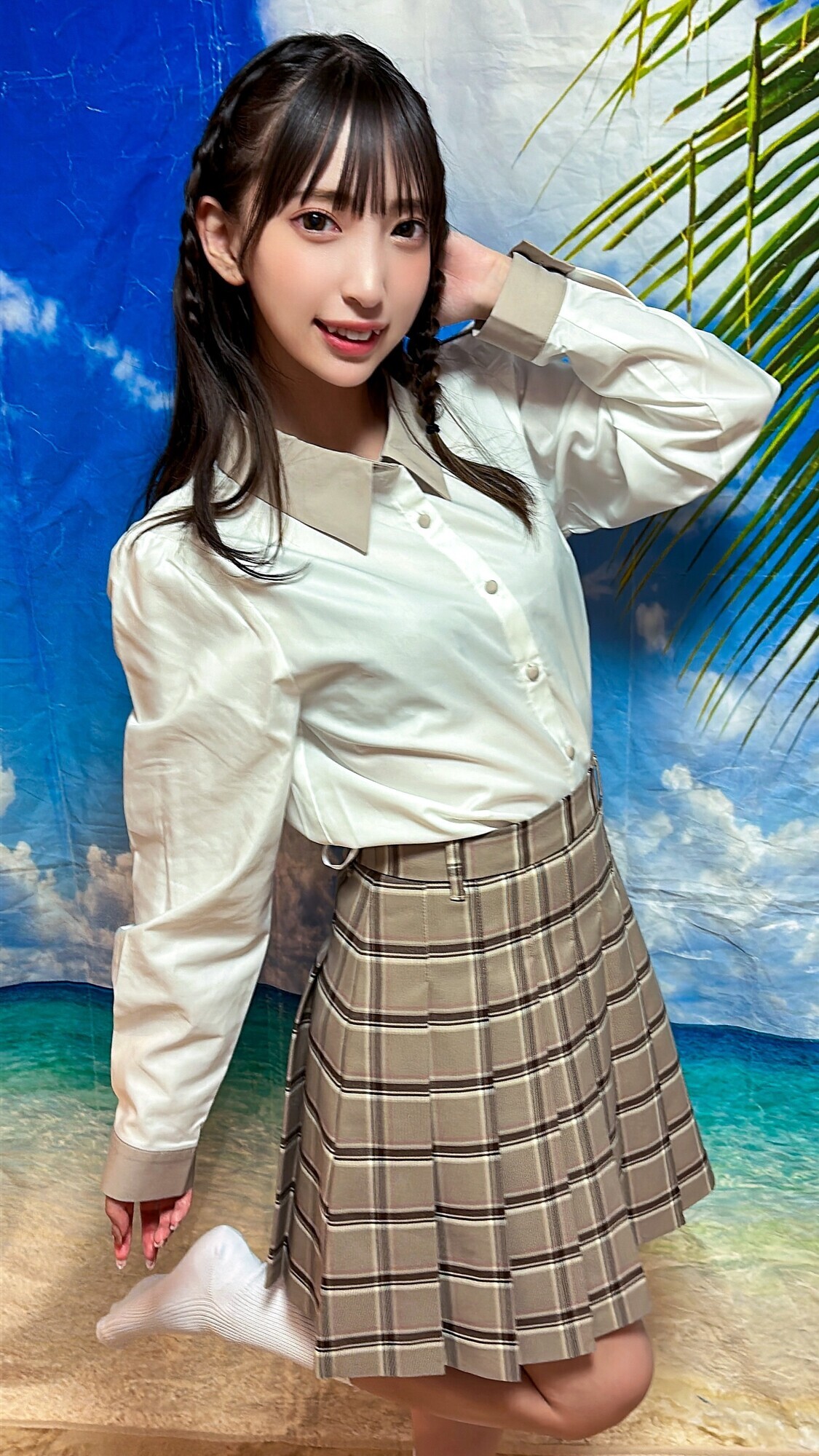 素人パンチラ in 自宅で個人撮影会 vol.92 !恥ずかしがっている姿がベリーキュートなメイドたちによるハレンチシーン満載の限界露出撮影会!!! 画像12