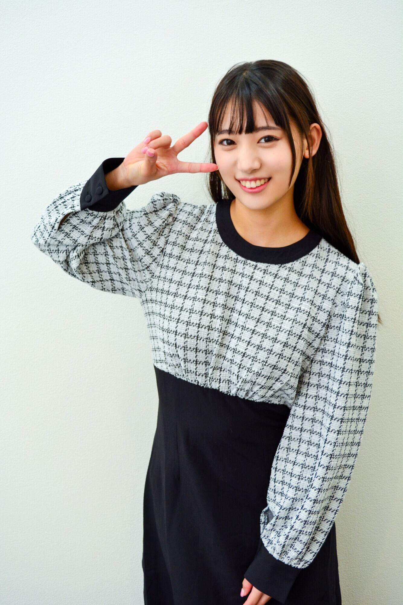 素人パンチラ in 自宅で個人撮影会 vol.99！ 鮮度抜群な果物の様にみずみずしいフレッシュさ溢れ出る可憐な清純ガールたち大豊作の恥じらい撮影会！！ 画像17