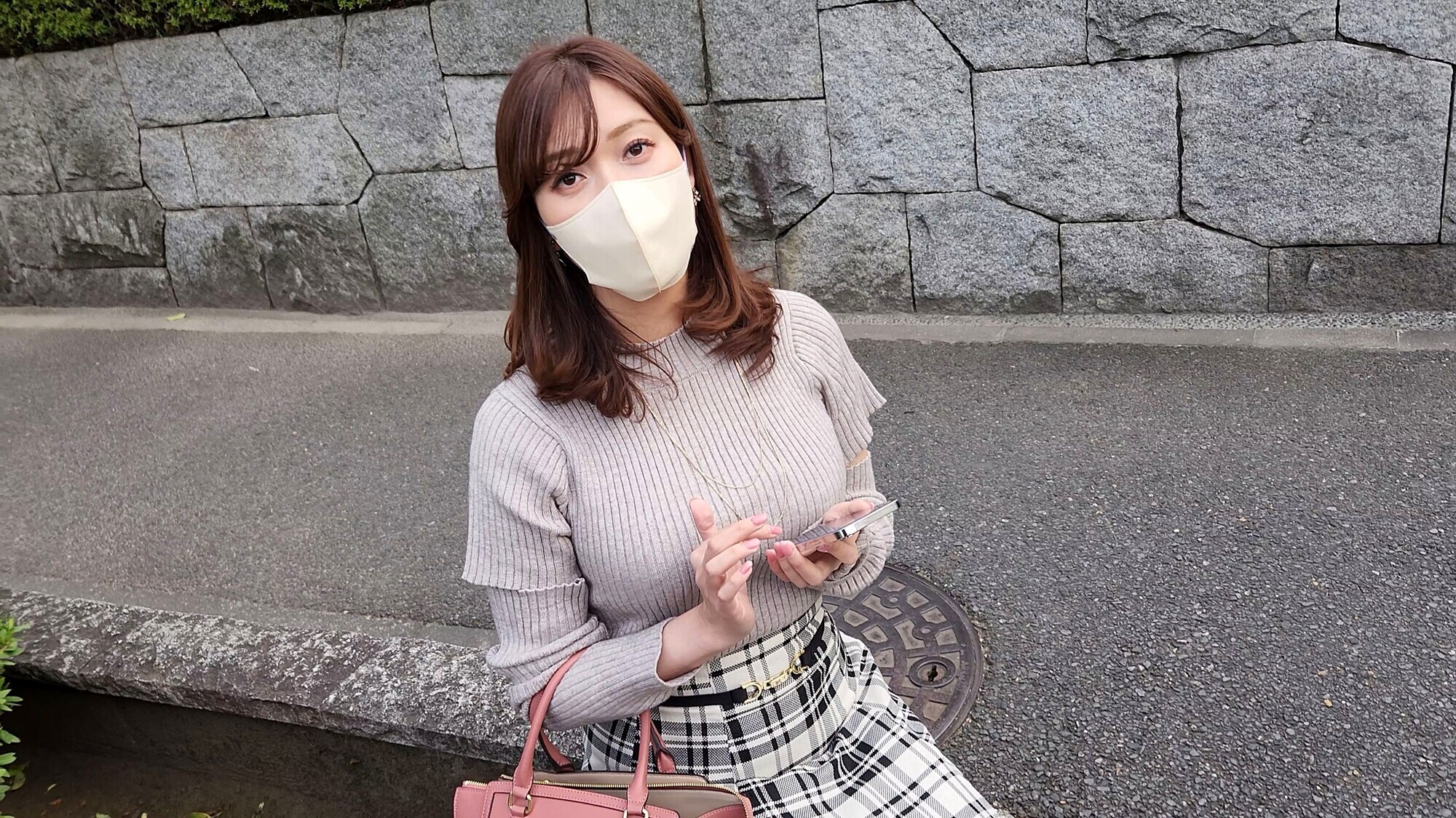 【パーフェクト人妻】Hカップ欲求不満巨乳奥さま36歳 子どもを預けゲス不倫!!媚薬オイルまみれでガチイキまくる中出しパワーファック!!【週末浮気性活】 画像3