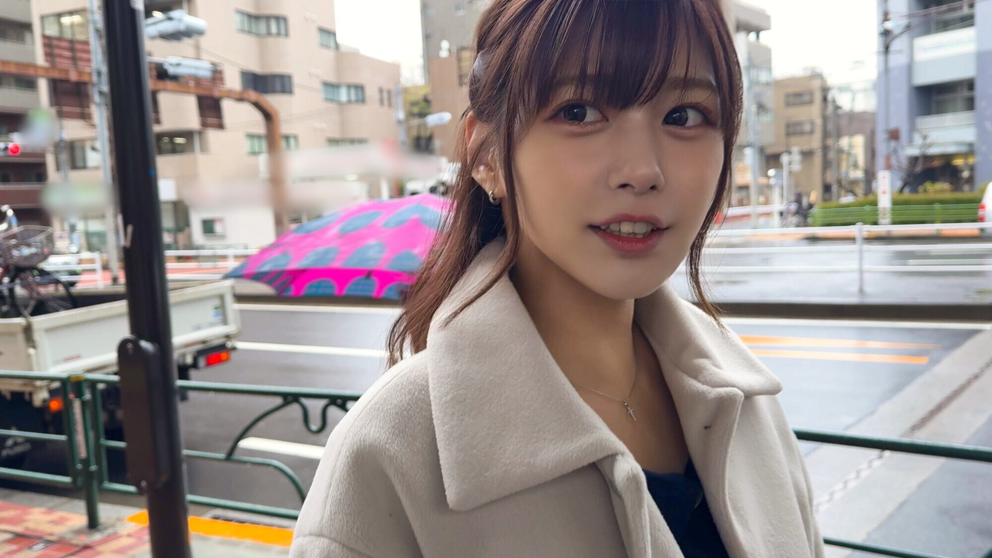 【年下に興奮します・・・】神ビジュアル欲求不満アラサー妻 男子大学生の鬼ピスで密着汗だく中出しぶっかけ性交 画像2