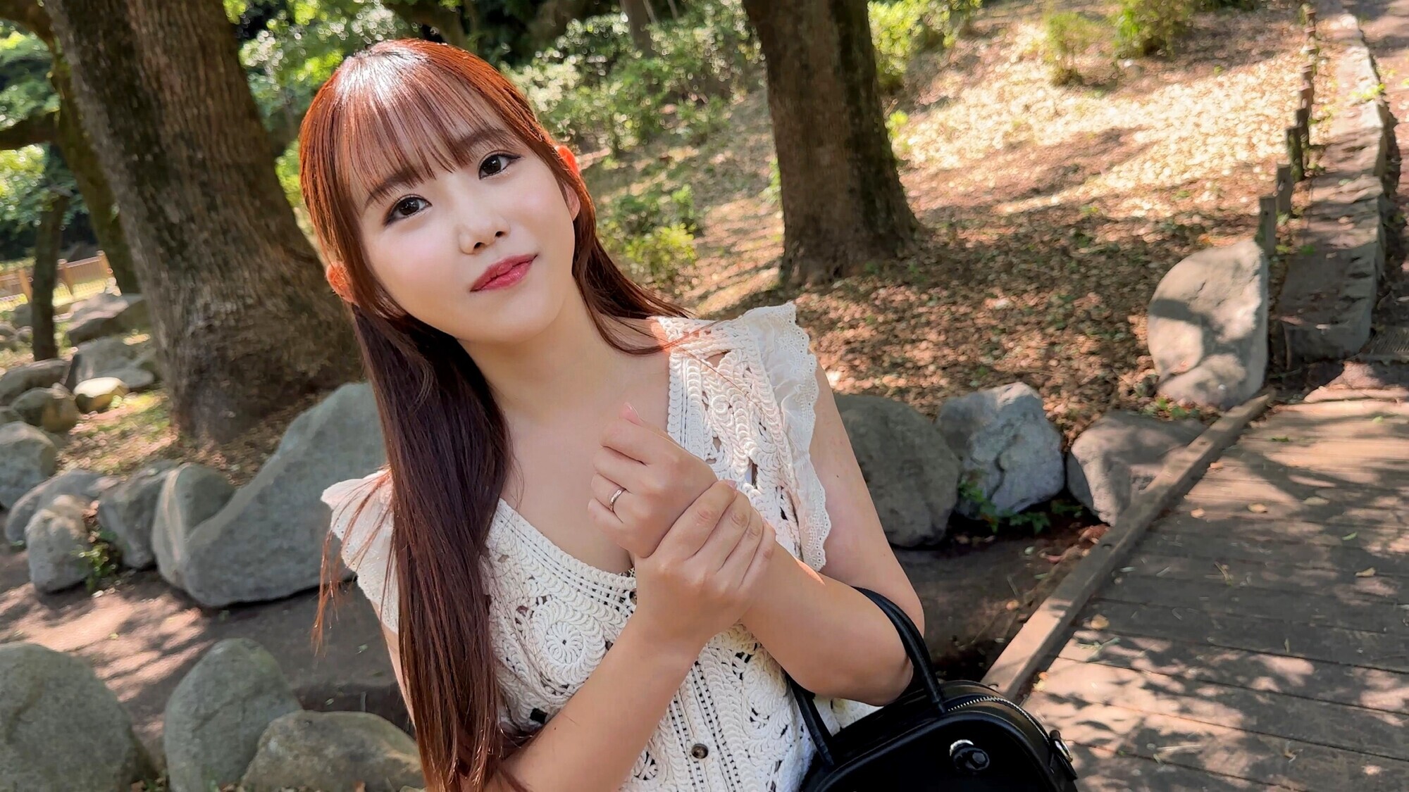 大学時代の彼氏とラブラブで結婚したはずなのに刺激がなくなり超セックスレス状態・・・。ムラムラする欲望をヤリチン男に全てぶつけて絶叫中出しSEX!! 画像2