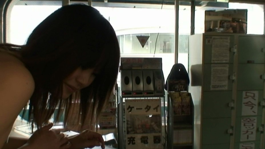【エロ動画】ネットカフェの店員をまかされた巨乳女優をイタズら！？ イメージ13