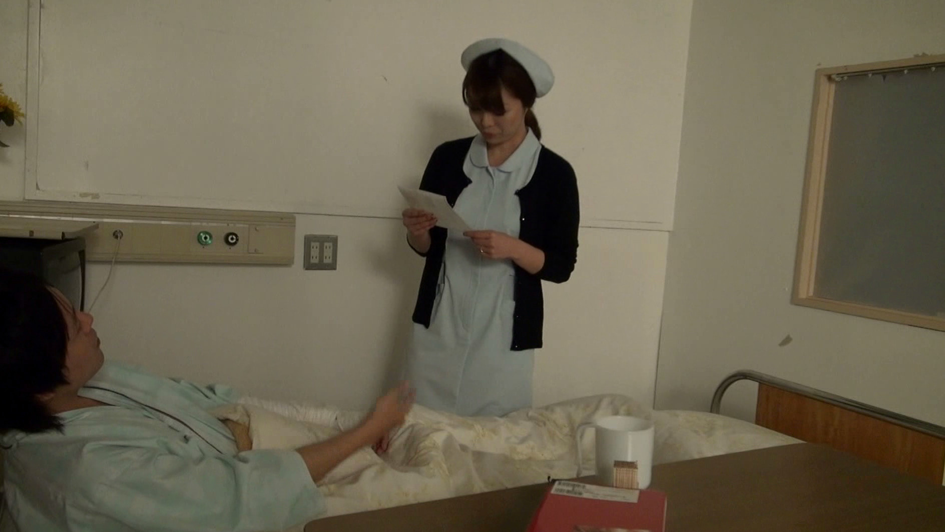 夜勤の熟女看護師にねだり猥褻 はつらつとした美熟女ナースには健康的な勃起アピールと猥褻な口説き文句が効く 2 イメージ1