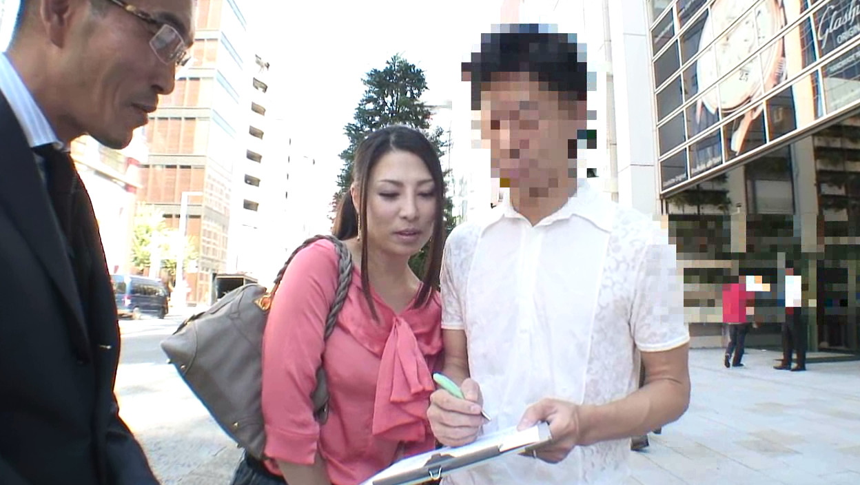 年の差夫婦ナンパ!!ラブラブなのに欲求不満!?年上奥様と年下夫の性生活のお悩み解決!! 画像1