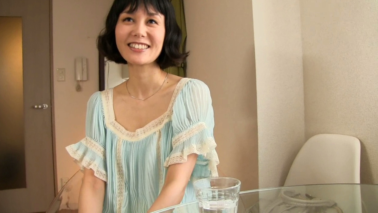 上品熟女のほろ酔い野球拳 勝っても負けても関係なし!バッキバキ勃起のチ●ポが熟女のハートに火をつける!! 2 画像1