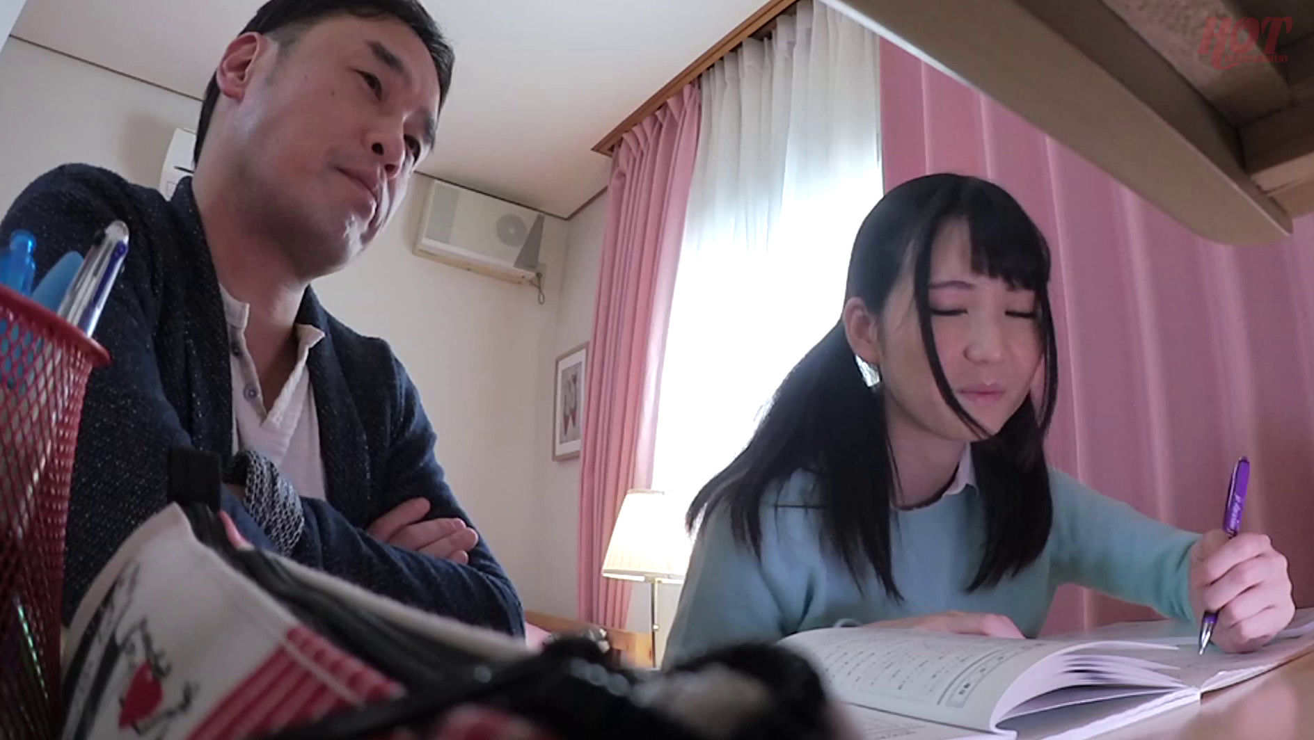 清楚に見えてスケベな母娘が家庭教師のボッキち○こに夢中!母:「私のおま〇こにもお願いします・・」股を広げて肉棒、精液までも奪い合う肉欲3P親子丼 SP 画像1